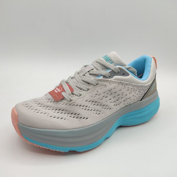 Zapatillas deportivas para mujer de la marca Paredes, modelo LD25537 en color gris. Suela gruesa de goma gris y celeste con detalles rosas. Fabricado en textil transpirable color gris. Cierre con cordón gris. Plantilla memory foam.