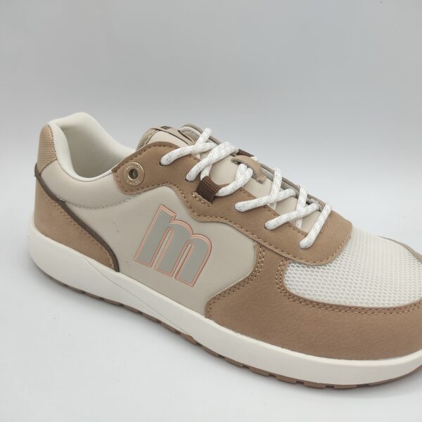 Zapatilla barefoot para mujer de la marca Mtng, modelo 60857 en color beige. Suela color beige. Fabricado en textil color arena y rejilla color beige en la puntera. Cierre con cordón blanco. #barefootzapatos #barefootzapatillasmujer #Mtngmujer #Mtngbarefoot
