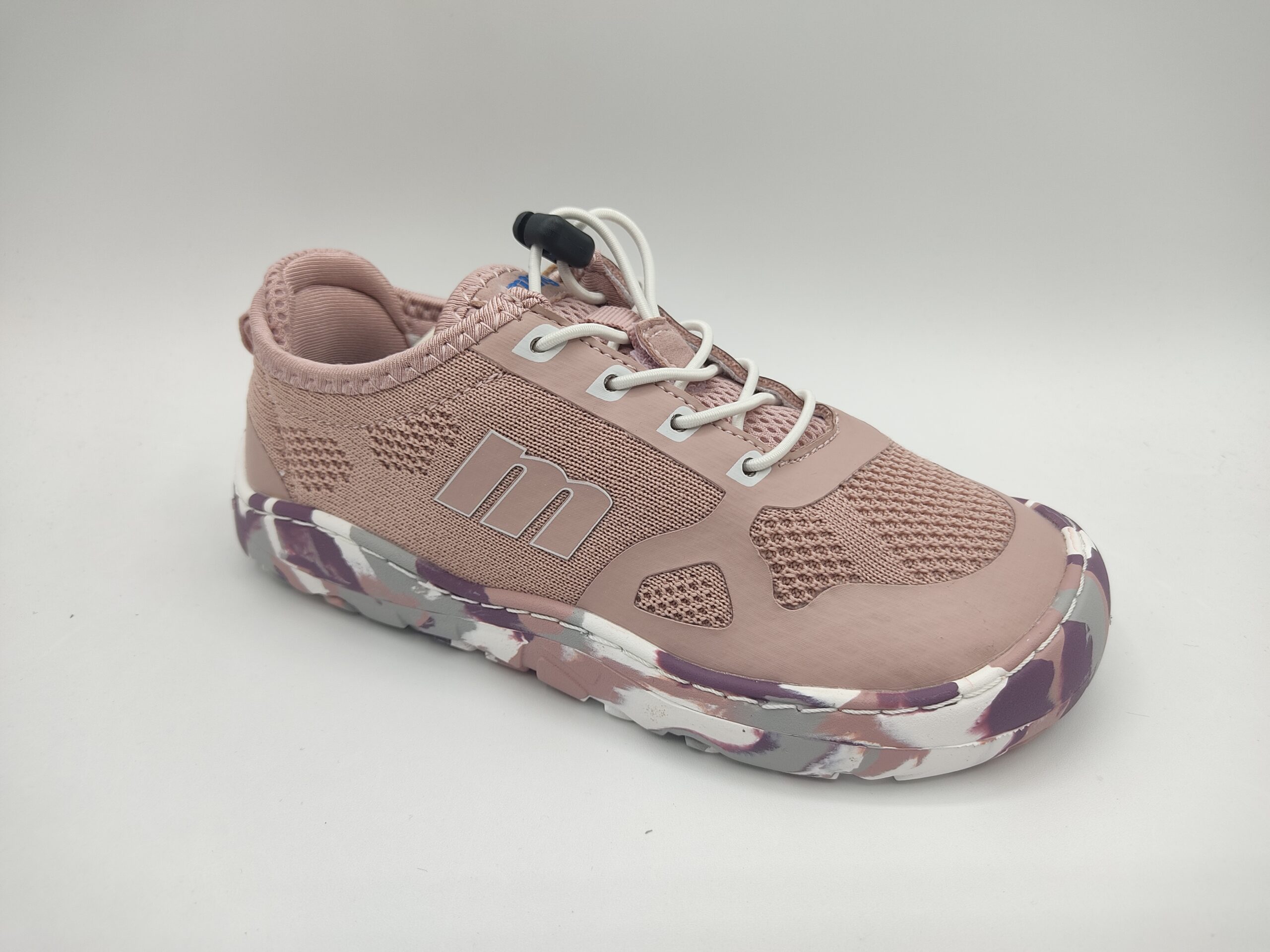 Zapatilla barefoot niña Mtng 49091 Malva Zapatilla barefoot para niña de la marca Mustang, modelo 49091. Suela de goma en tonos blancos, malva y grises. Fabricada en textil color malva con protección de goma en puntera. Cierre con cordón elastico. #barefootniña #barefootMtngniña #zapatillasmalva